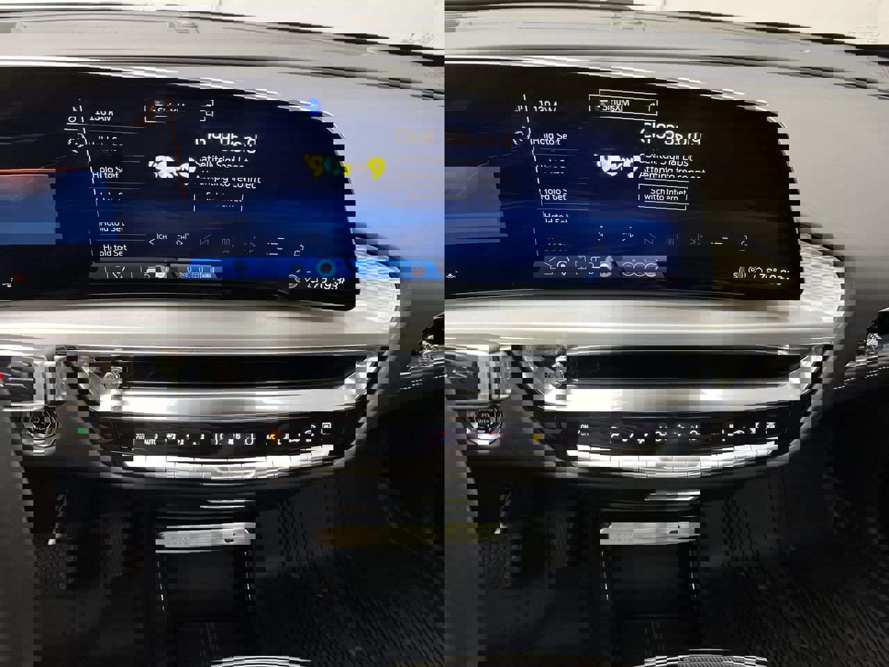 Used 2024 Cadillac Lyriq Luxury w/ LPO, Floor Liner Package image 17