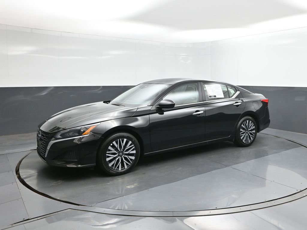 Used 2025 Nissan Altima 2.5 SV