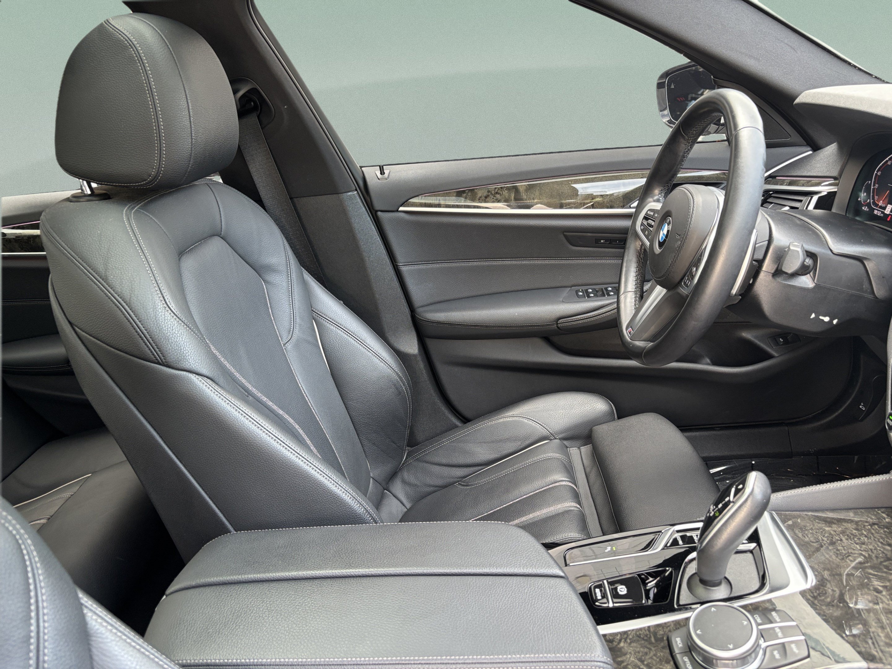 Used 2023 BMW 540i w/ M Sport Package RWD image 27