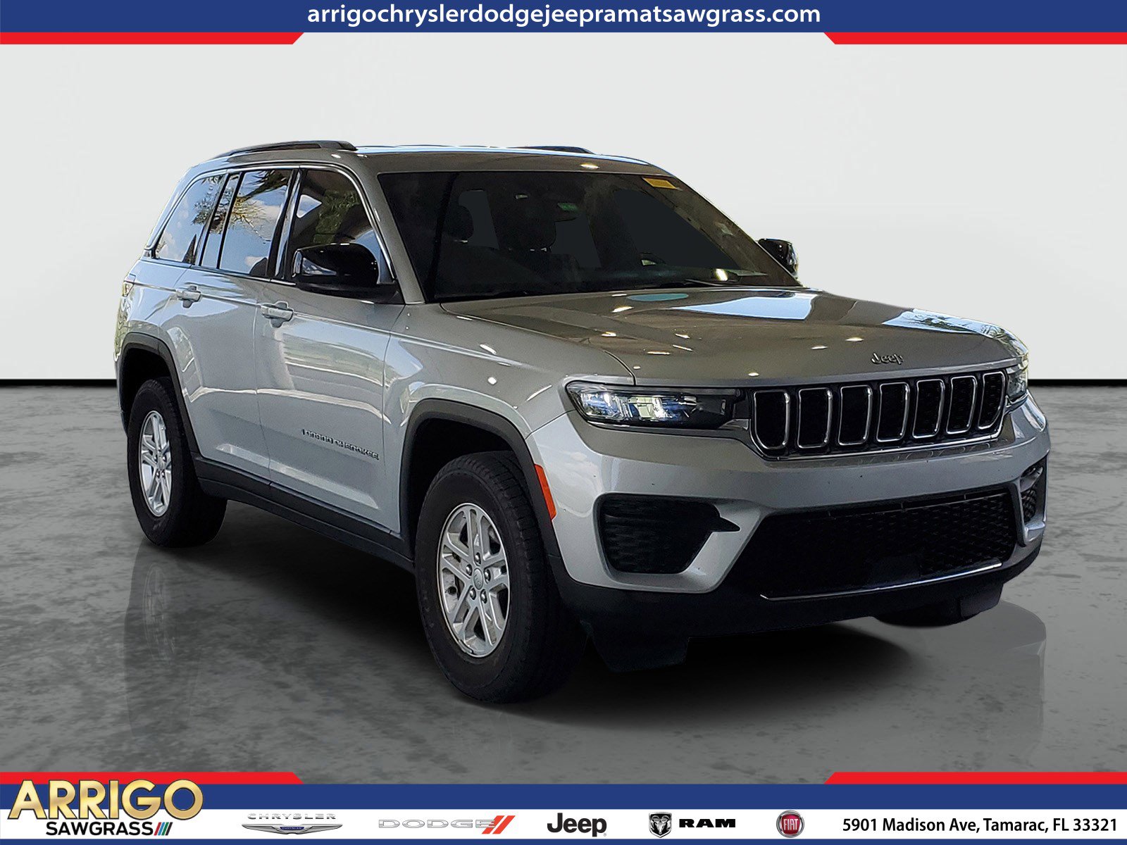 Certified 2024 Jeep Grand Cherokee Laredo AWD/4WD image 1