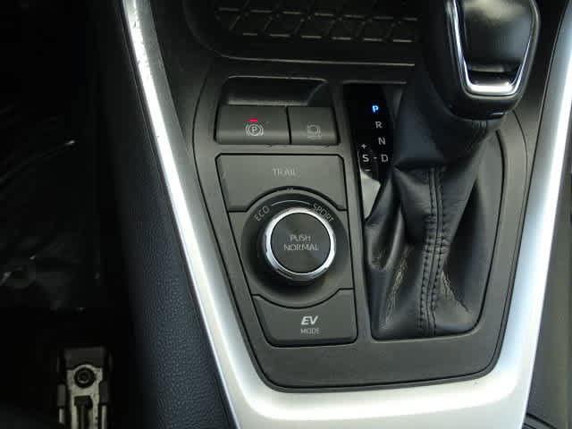 Certified 2023 Toyota RAV4 XLE Premium AWD/4WD image 33