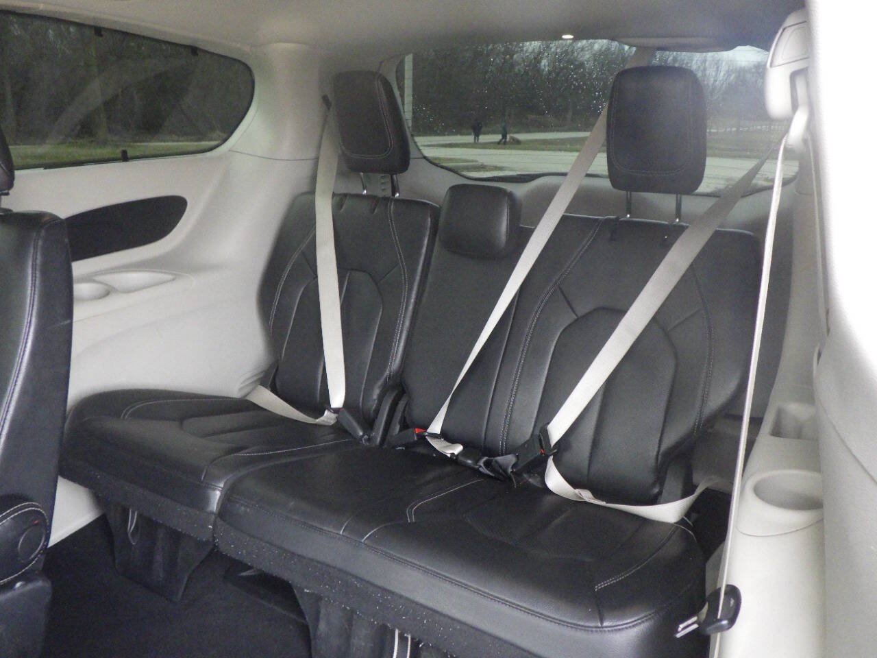 Used 2022 Chrysler Pacifica Touring-L FWD image 13