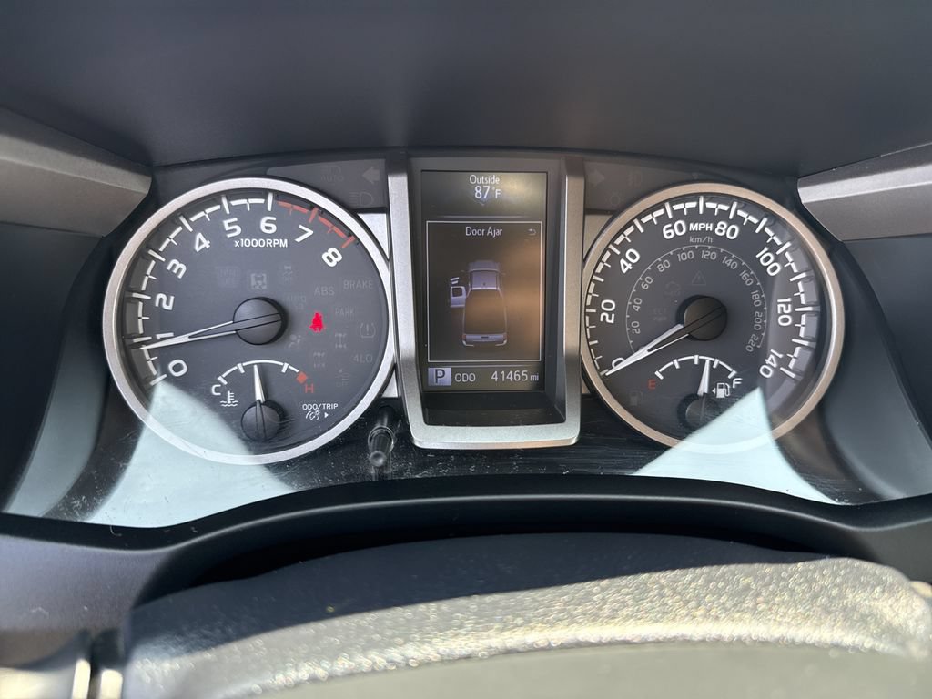 Used 2018 Toyota Tacoma SR5 AWD/4WD image 24