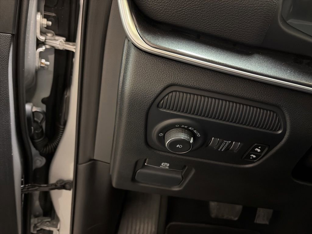 Used 2024 Jeep Wagoneer L 4WD w/ Premium Group I image 32