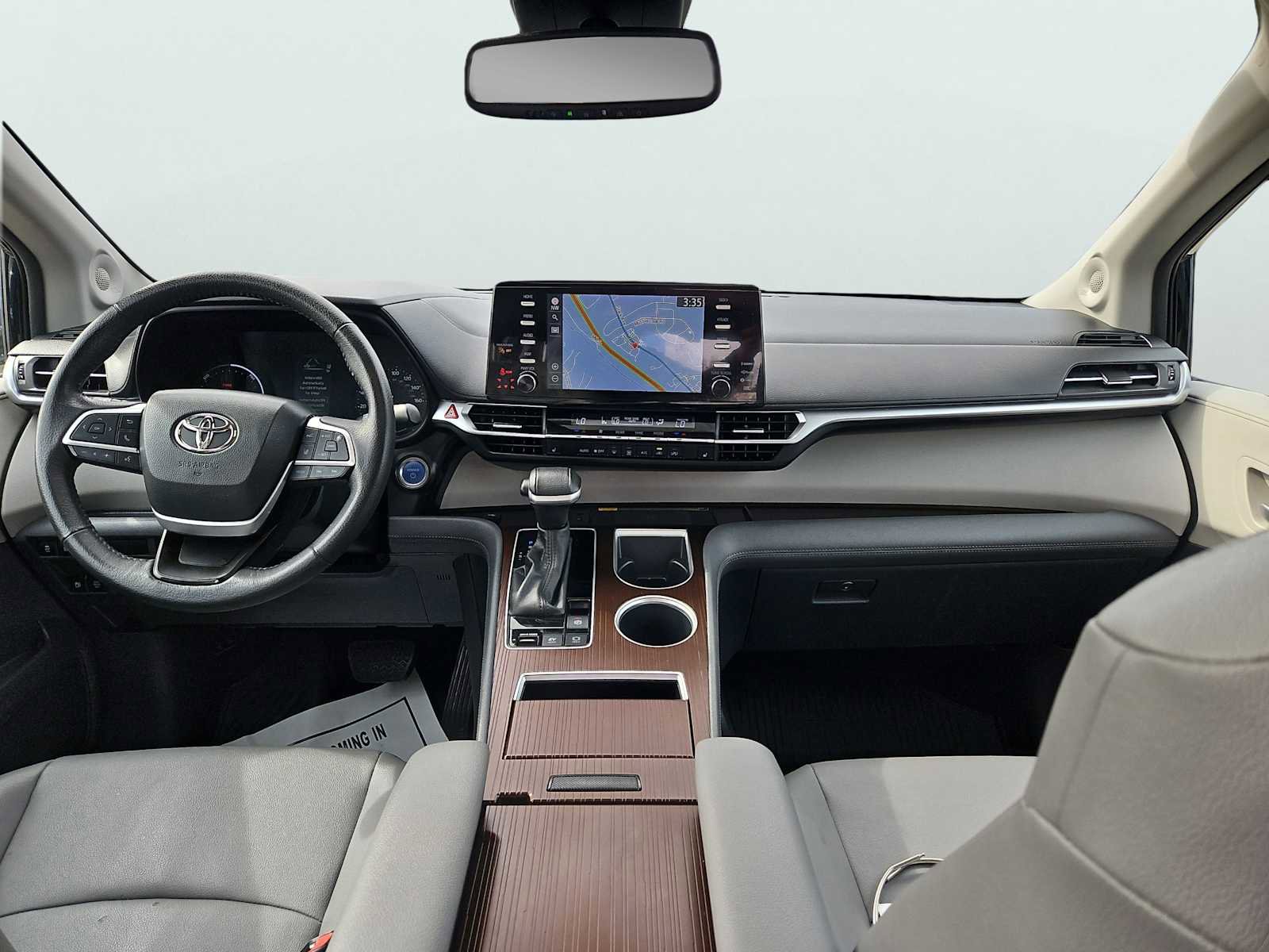 Used 2023 Toyota Sienna XLE w/ XLE Plus Package image 11