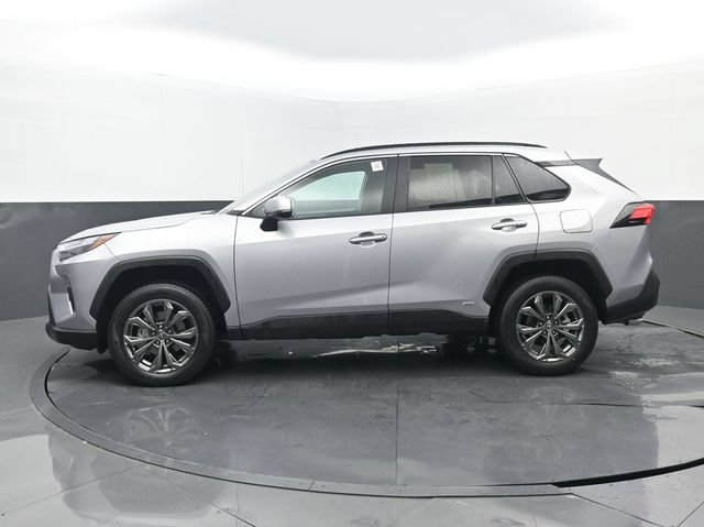 Used 2022 Toyota RAV4 XLE Premium AWD/4WD image 24