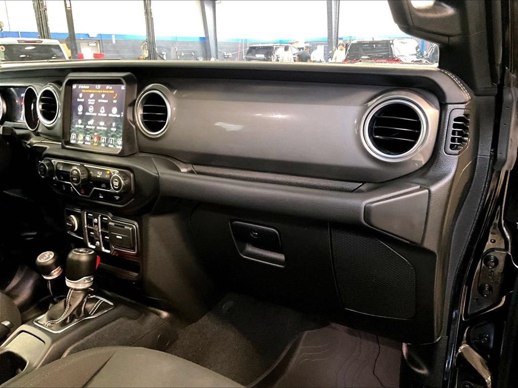 Used 2023 Jeep Wrangler Unlimited Sahara AWD/4WD image 13