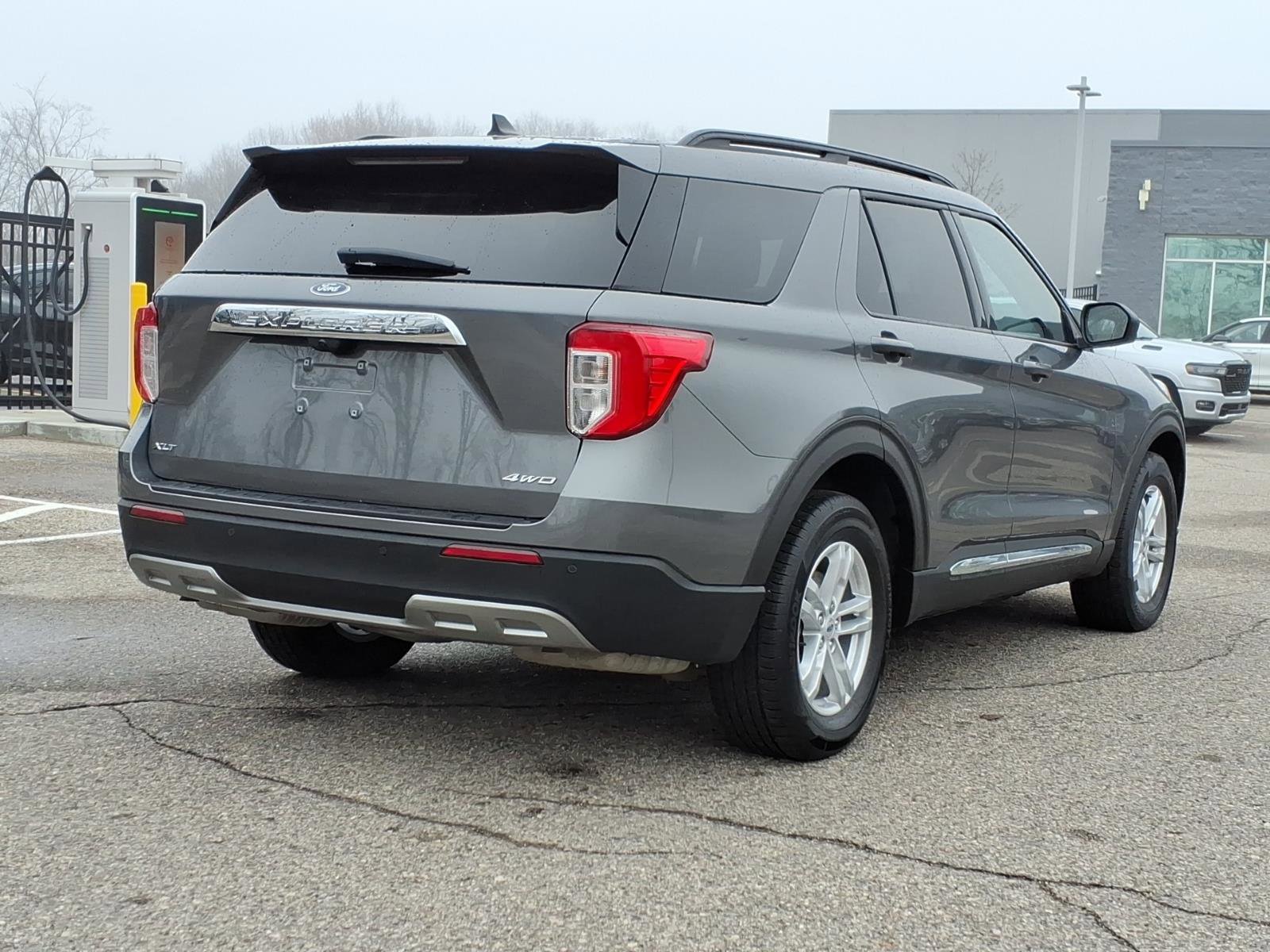 Used 2023 Ford Explorer XLT w/ Equipment Group 202A AWD/4WD image 7