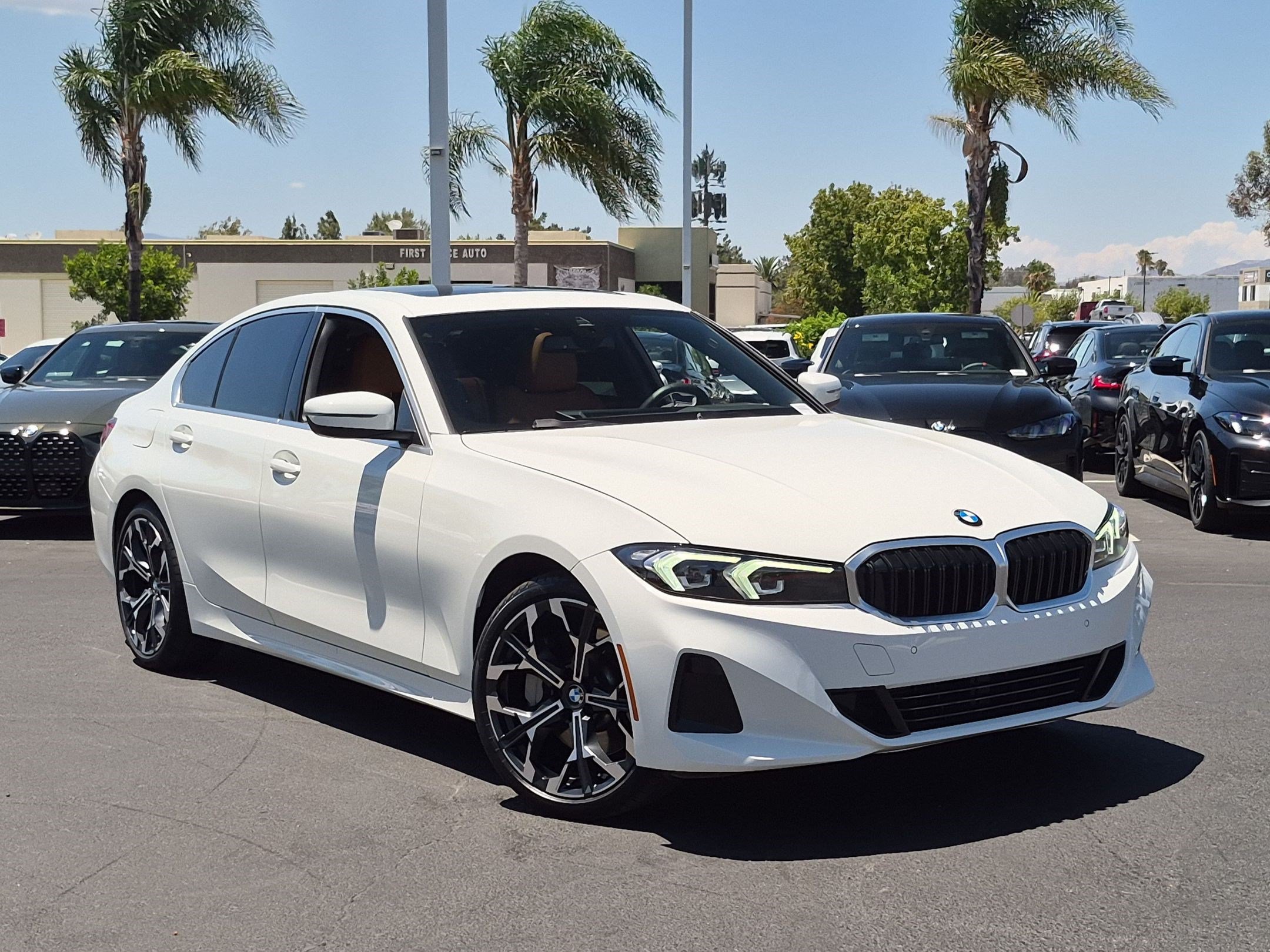 Used 2025 BMW 330i Sedan w/ Convenience Package RWD image 2