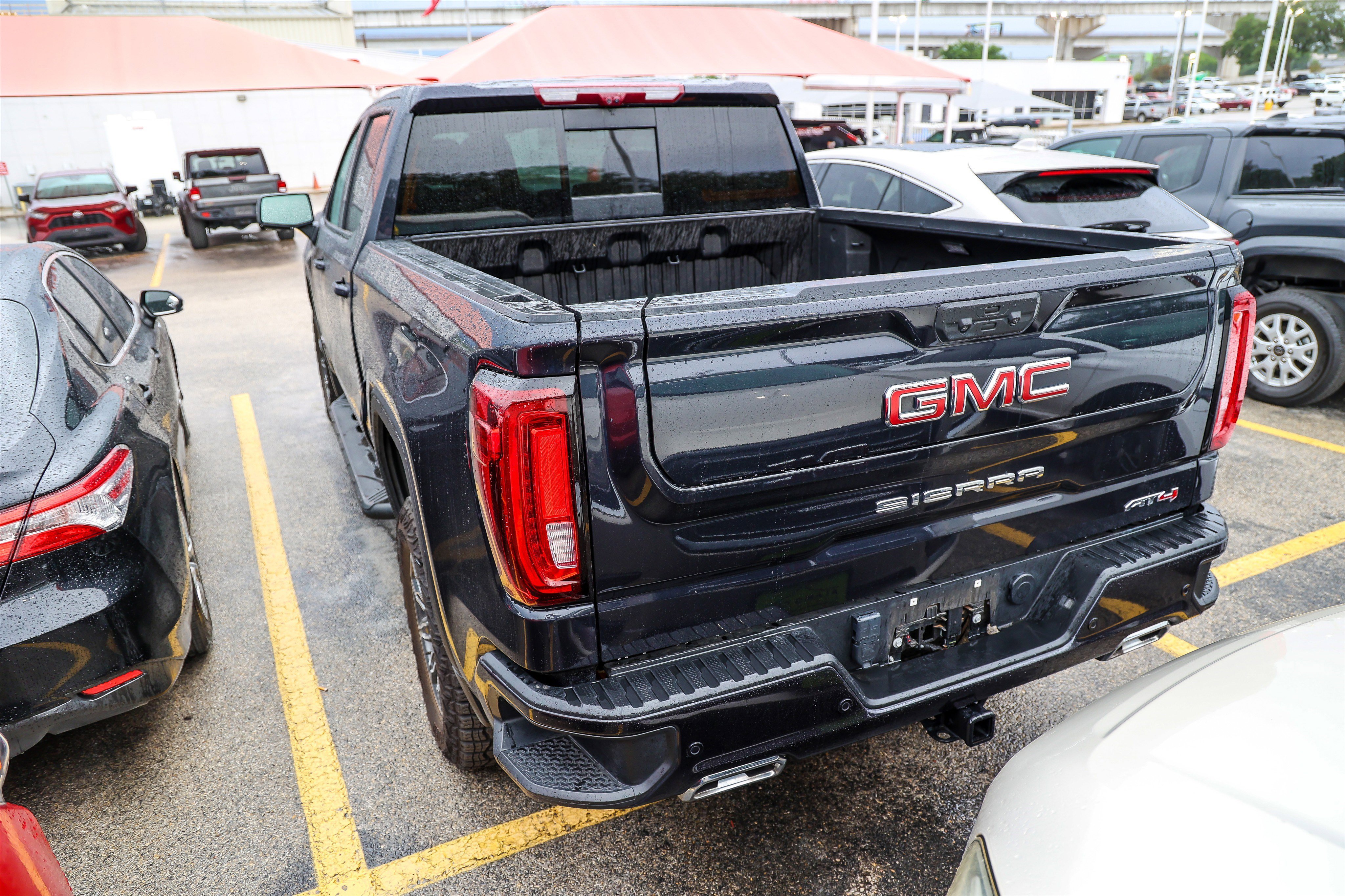 Used 2024 GMC Sierra 1500 AT4 w/ Technology Package AWD/4WD image 10