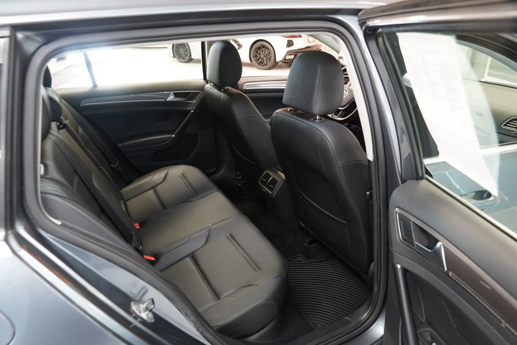 Used 2017 Volkswagen Golf Alltrack image 24