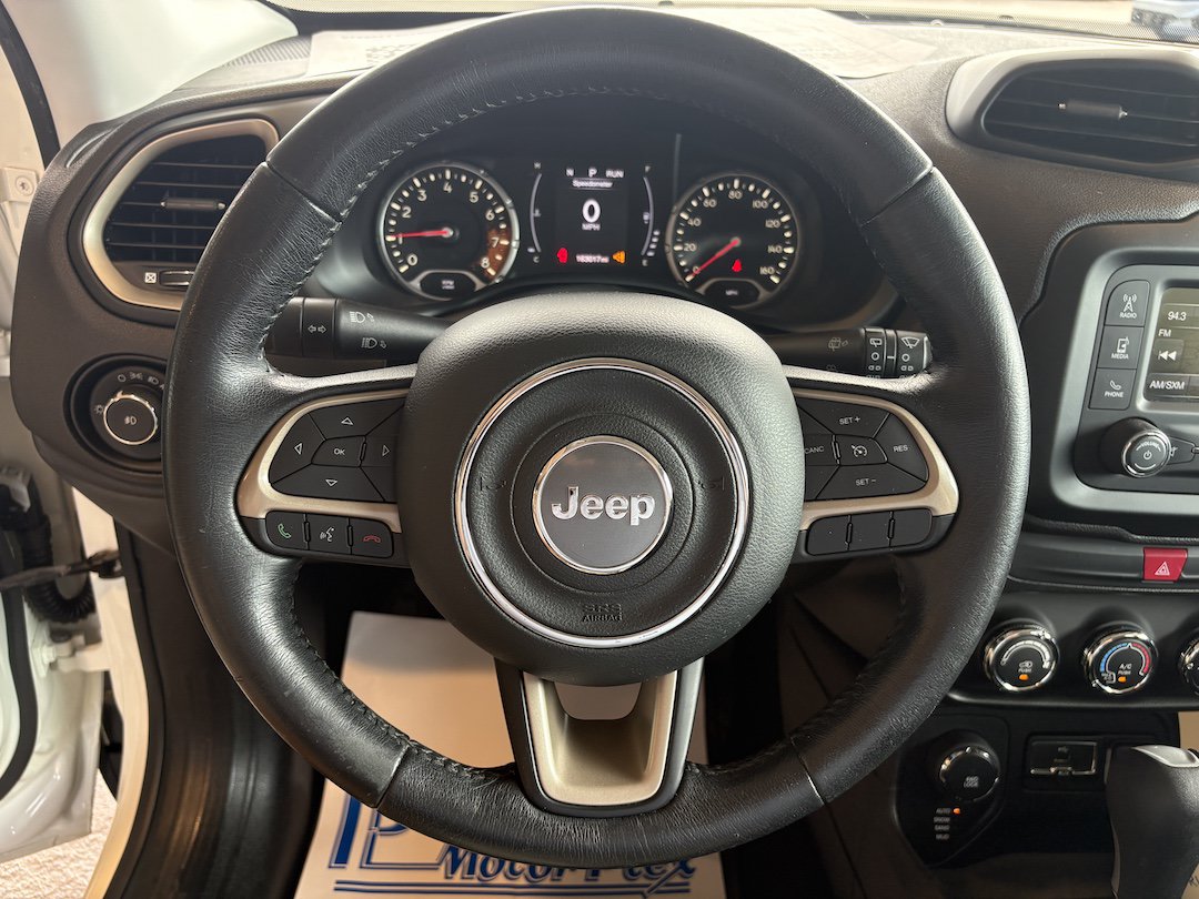 Used 2017 Jeep Renegade Latitude AWD/4WD image 11