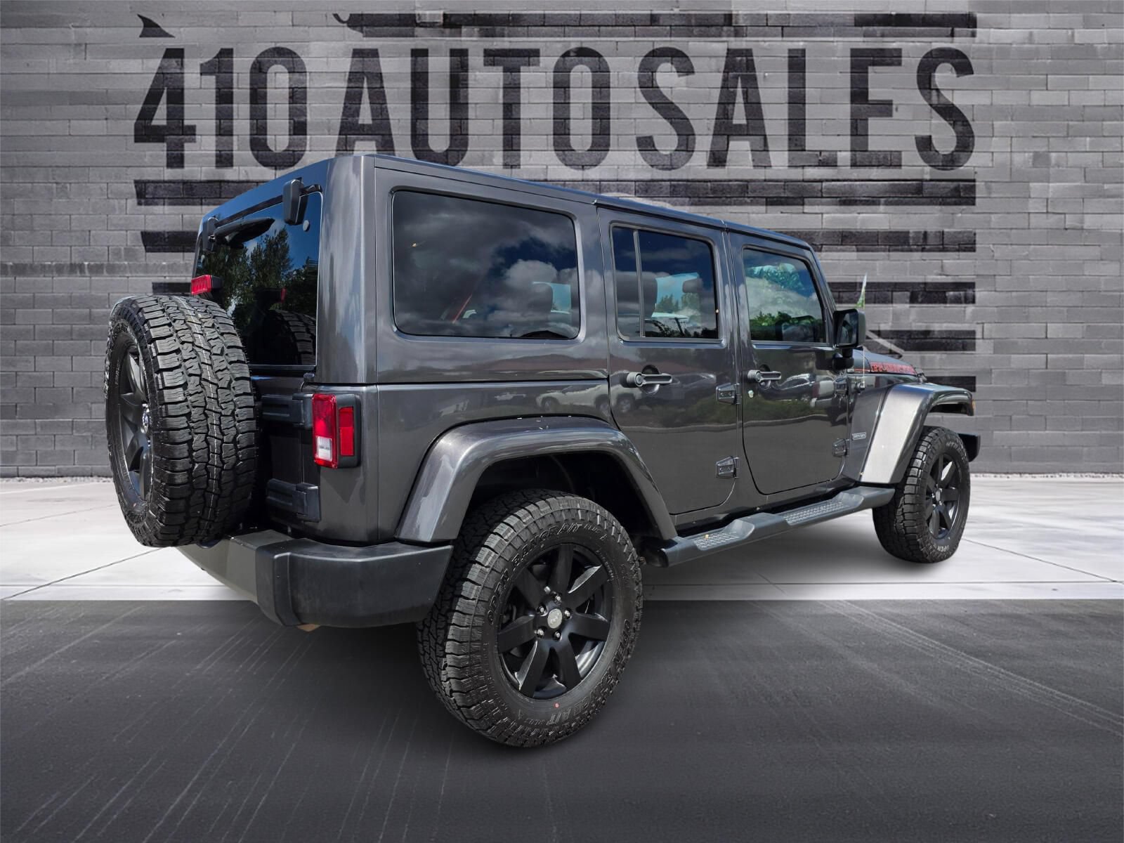 Used 2017 Jeep Wrangler Unlimited Rubicon AWD/4WD image 3