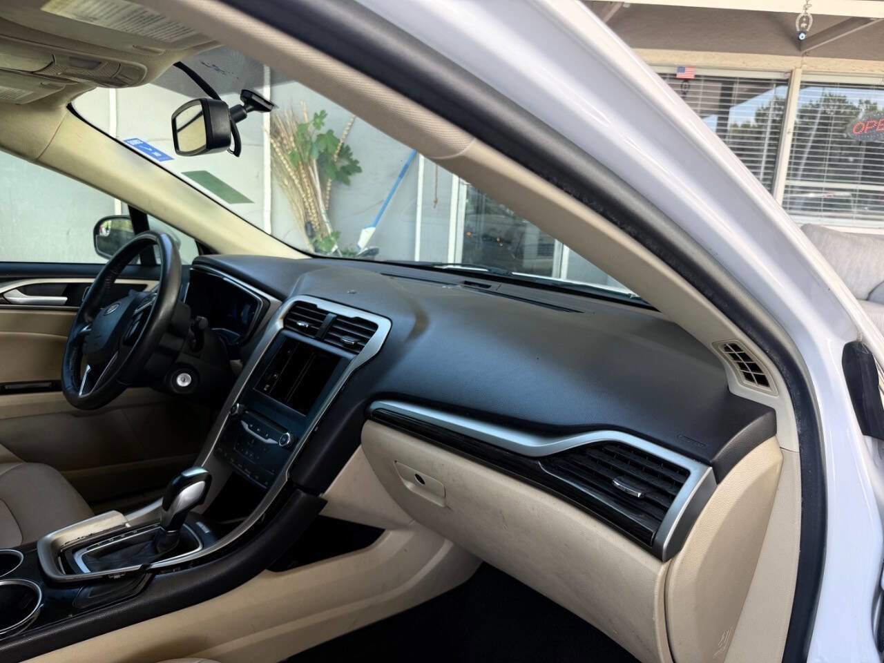 Used 2013 Ford Fusion SE FWD image 14