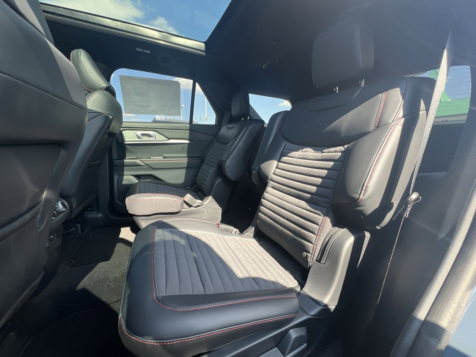 New 2026 Ford Explorer ST-Line w/ ST-Line Street Pack image 25