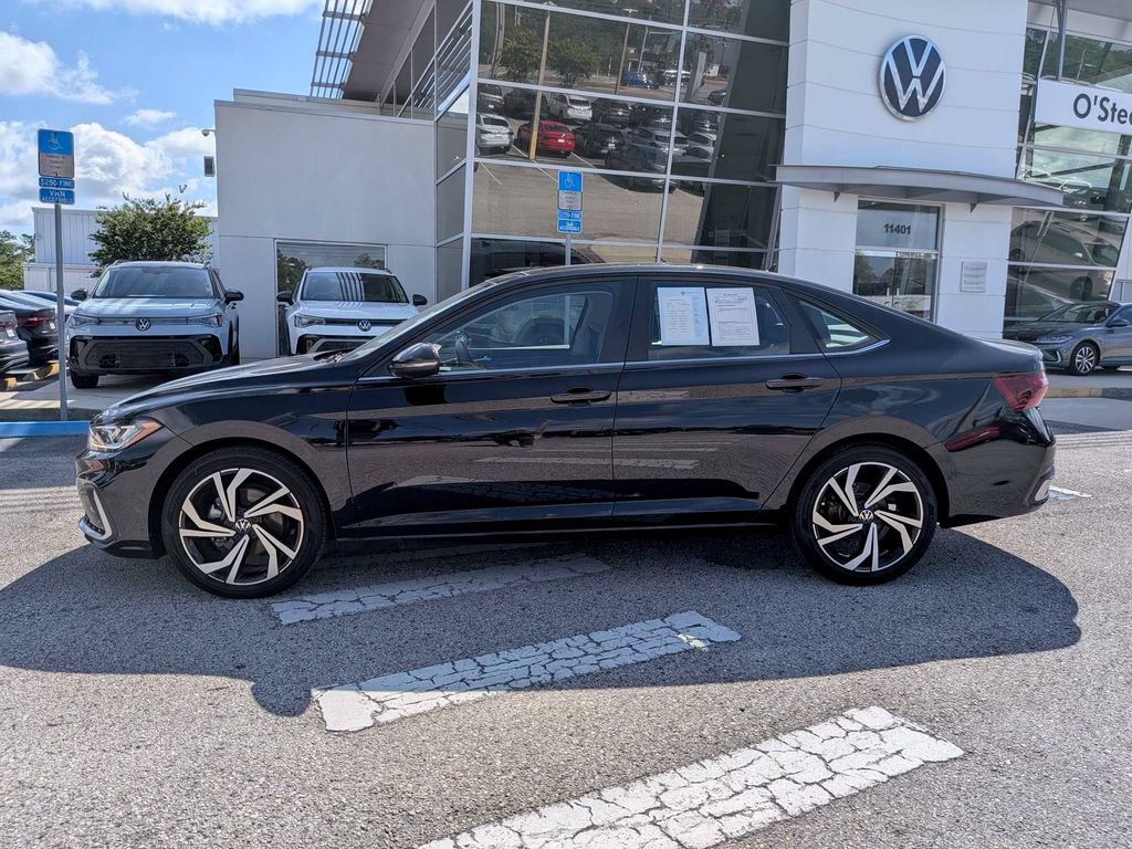 Used 2026 Volkswagen Jetta SEL FWD image 3