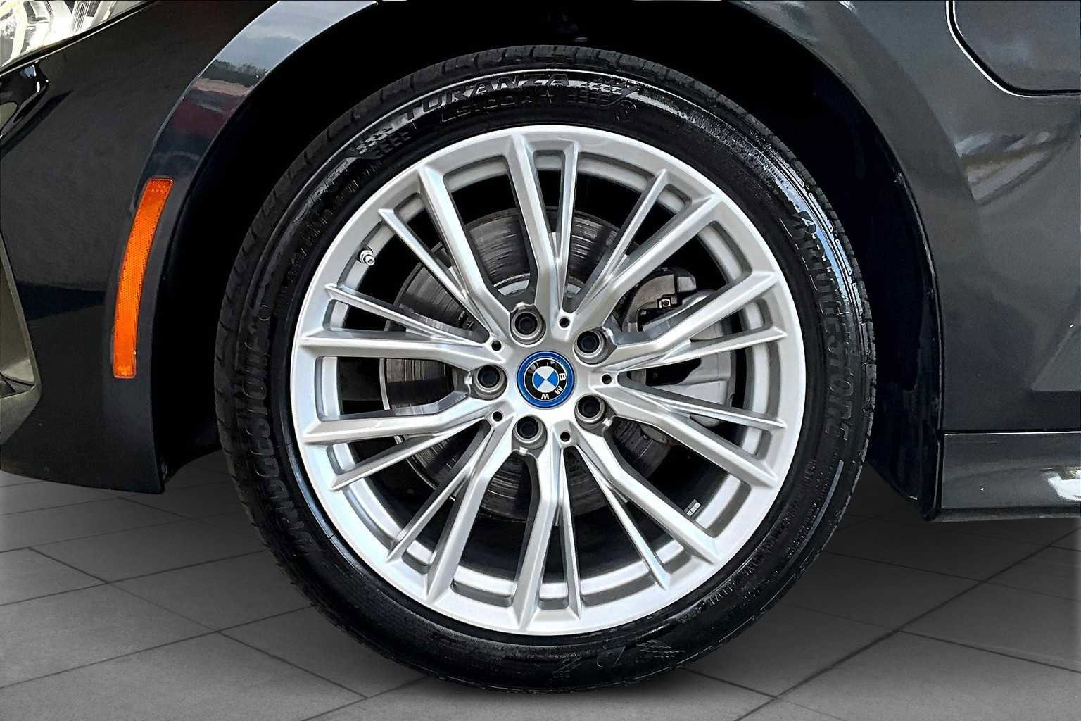 Used 2024 BMW 330e 330e w/ Convenience Package image 10