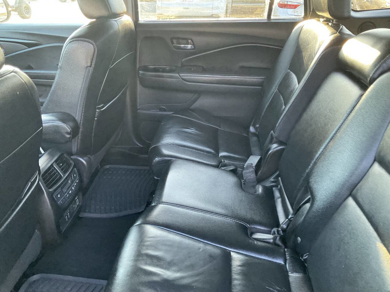 Used 2019 Honda Pilot Touring image 16