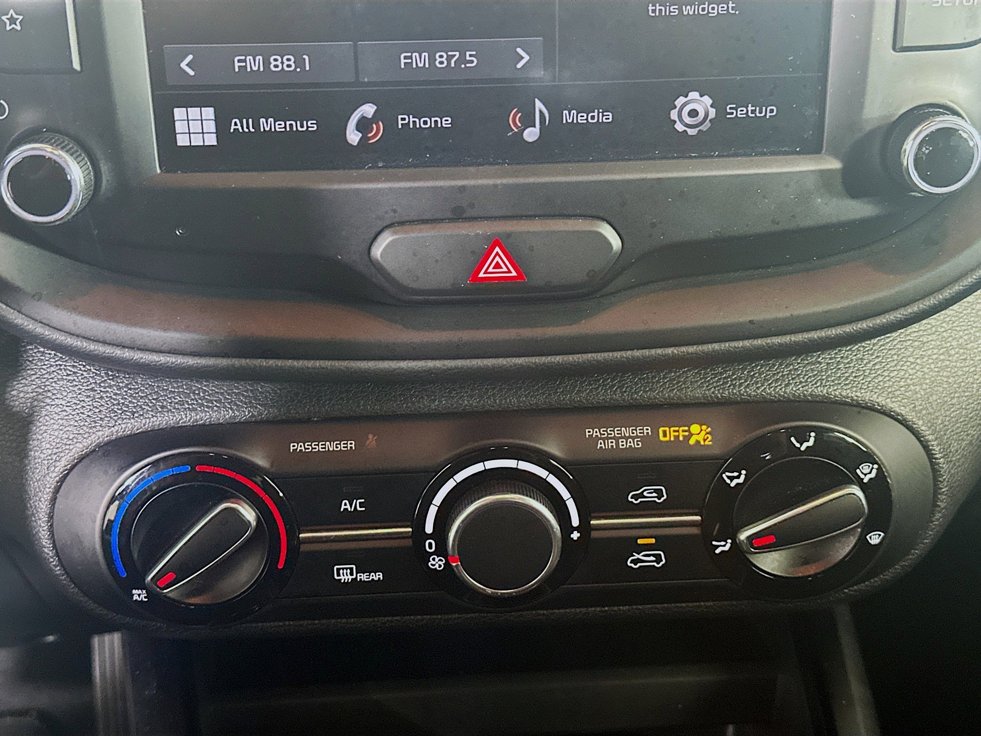 Used 2025 Kia Soul LX w/ LX Technology Package FWD image 24