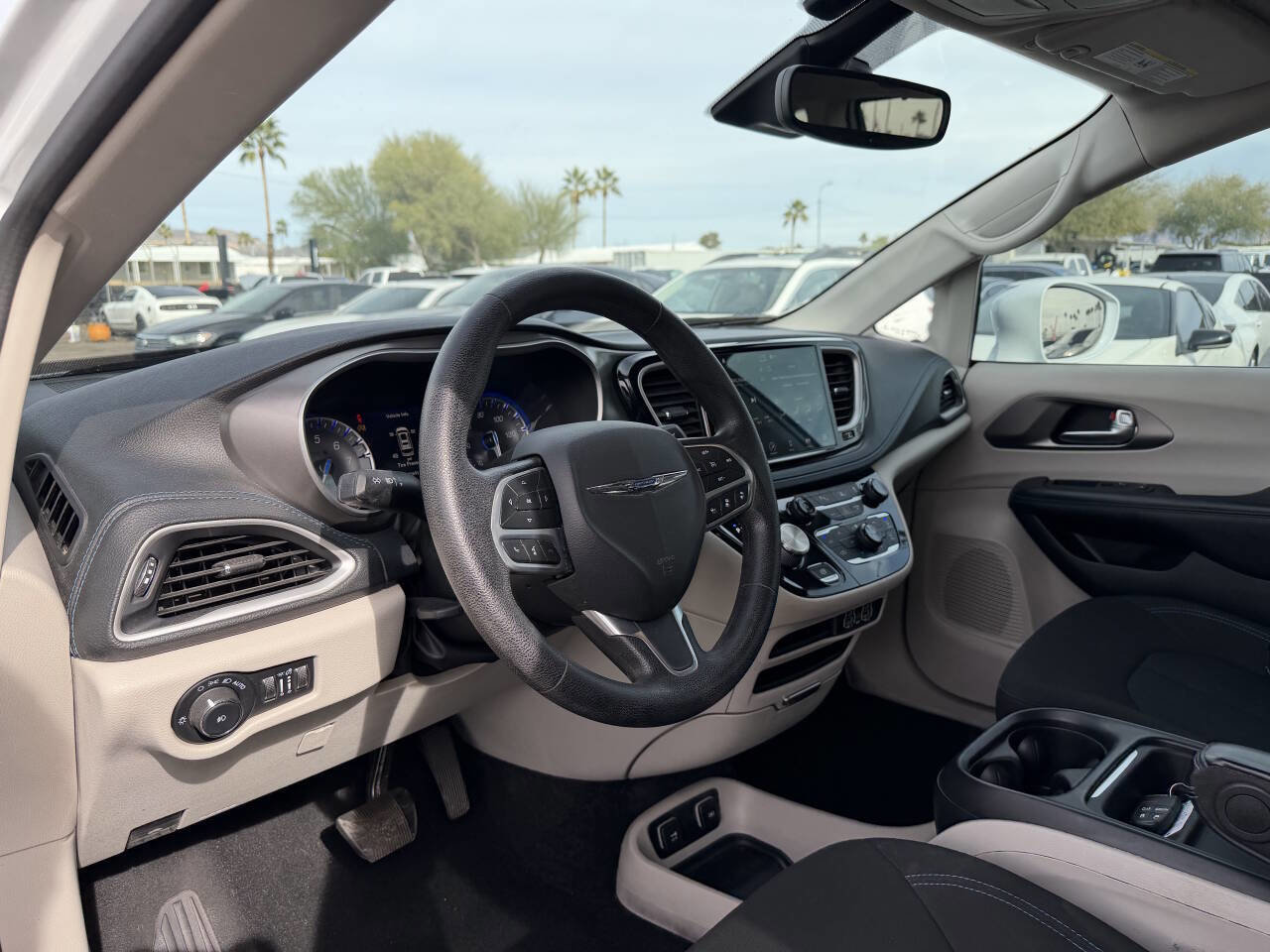 Used 2021 Chrysler Pacifica Touring image 17