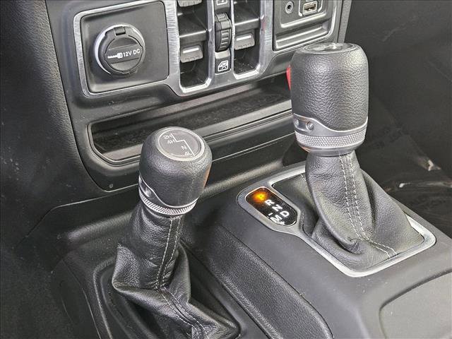 Used 2025 Jeep Wrangler Sahara image 17