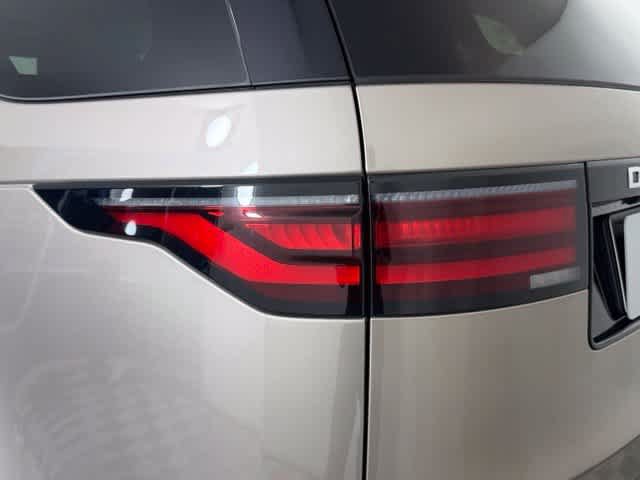 New 2026 Land Rover Discovery S AWD/4WD image 17