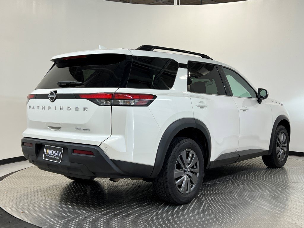 Used 2024 Nissan Pathfinder SV image 8