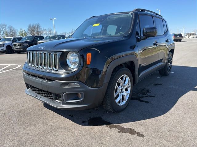 Used 2016 Jeep Renegade Latitude image 2