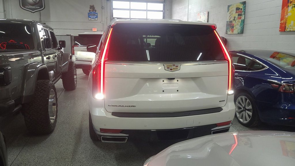 Used 2023 Cadillac Escalade Premium Luxury w/ Performance Package image 4