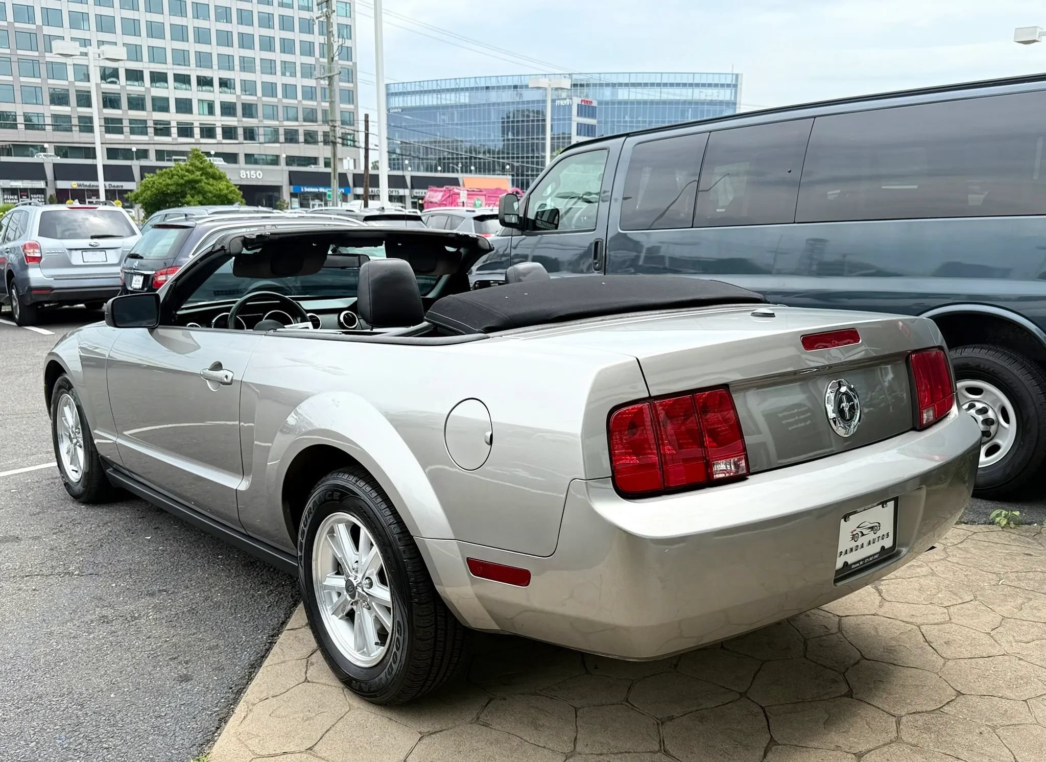 Used 2008 Ford Mustang Convertible RWD image 9