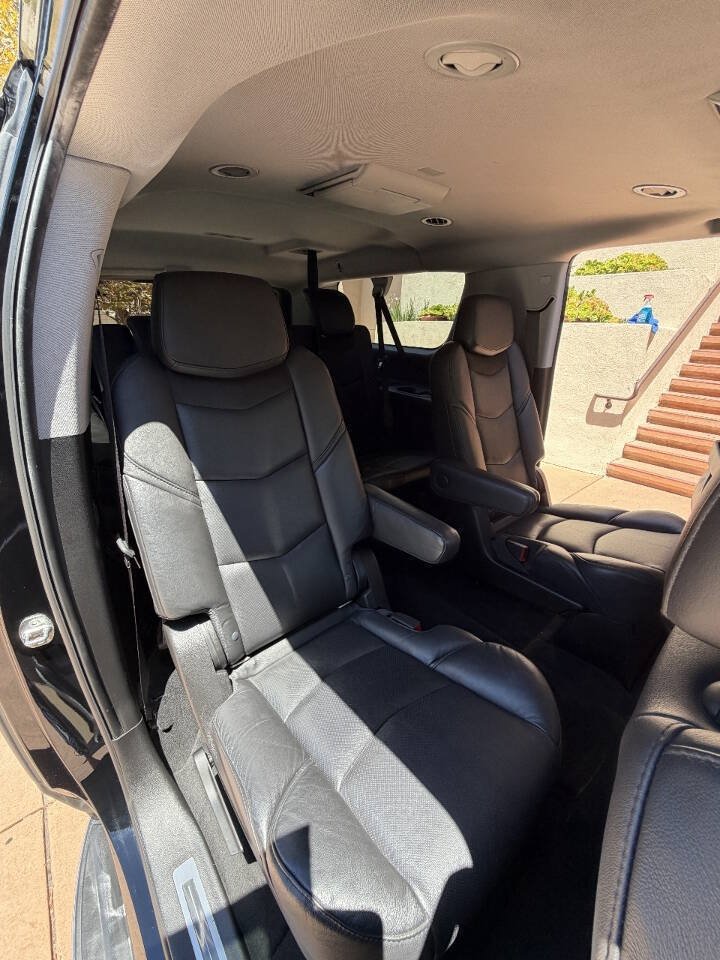 Used 2018 Cadillac Escalade ESV Luxury RWD image 17