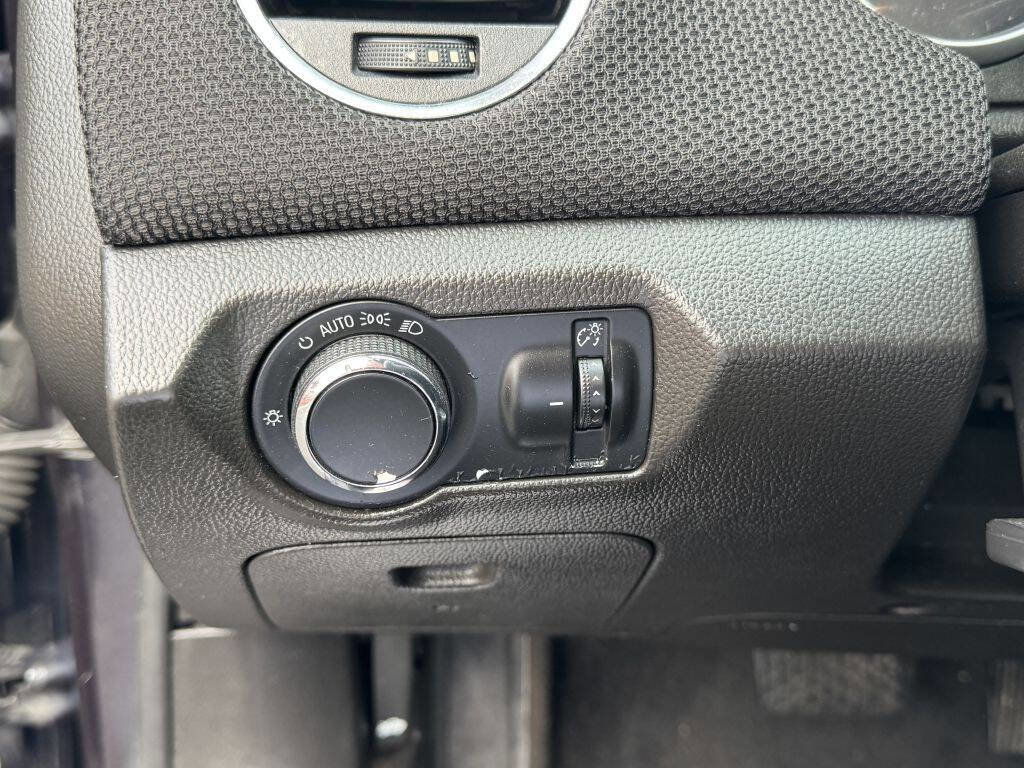Used 2015 Chevrolet Cruze LT image 12