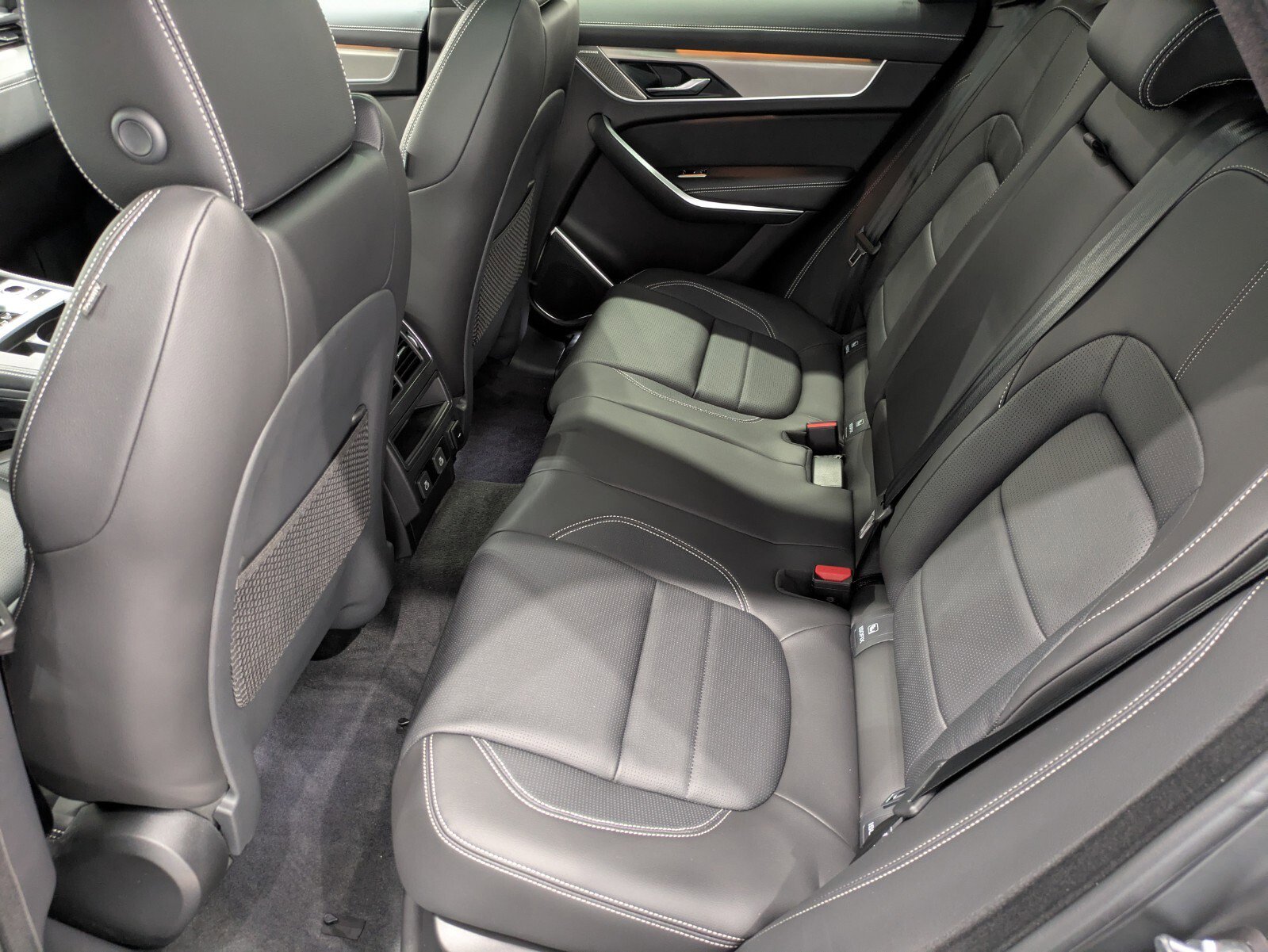 New 2026 Jaguar F-PACE R-Dynamic S image 11