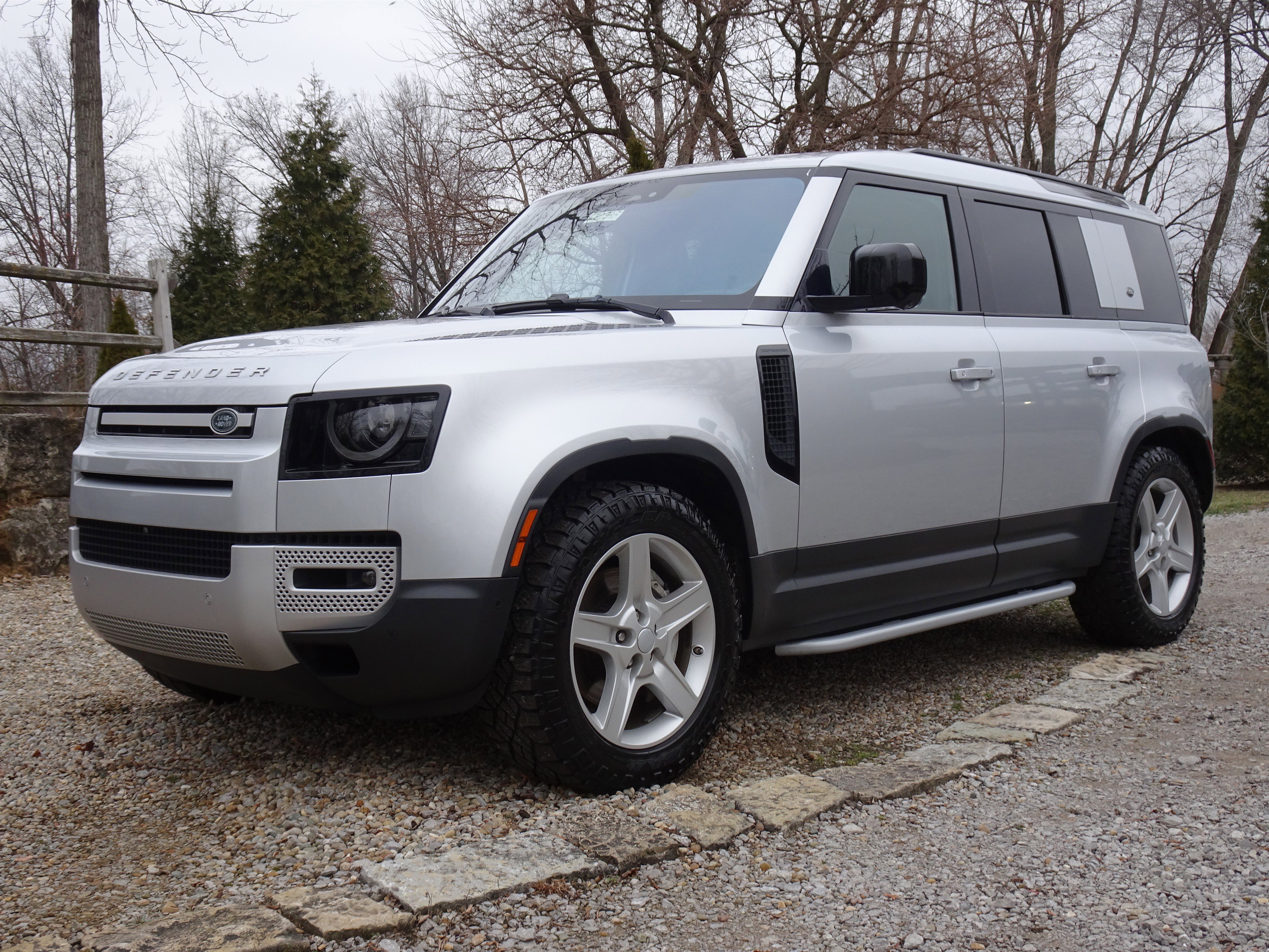 Used 2020 Land Rover Defender 110 SE image 6