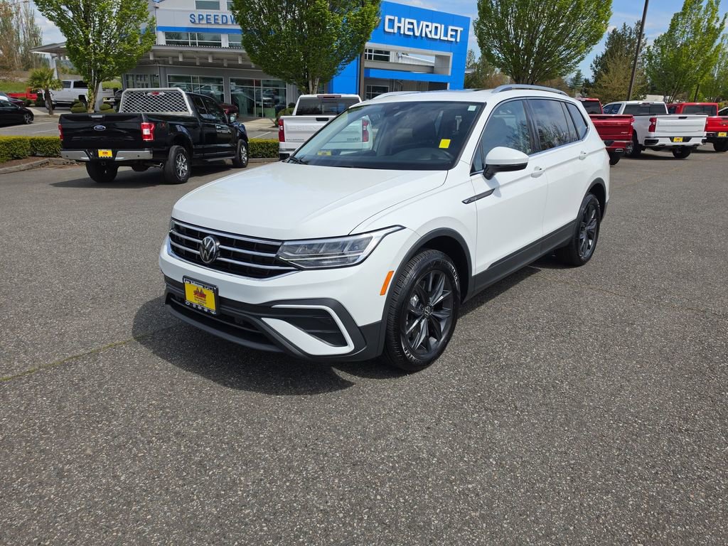 Used 2024 Volkswagen Tiguan SE AWD/4WD image 1