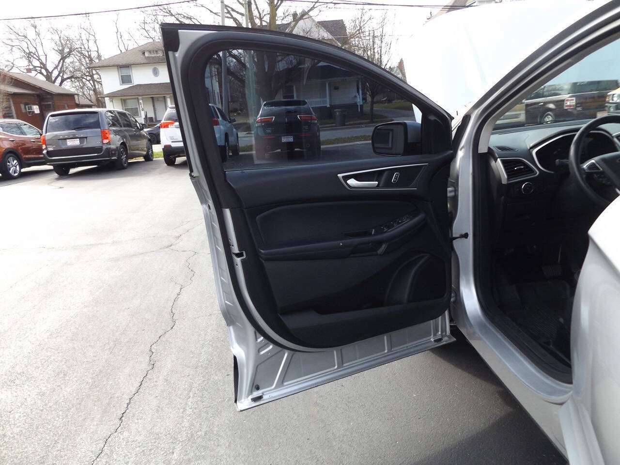 Used 2017 Ford Edge SEL w/ Equipment Group 201A AWD/4WD image 16
