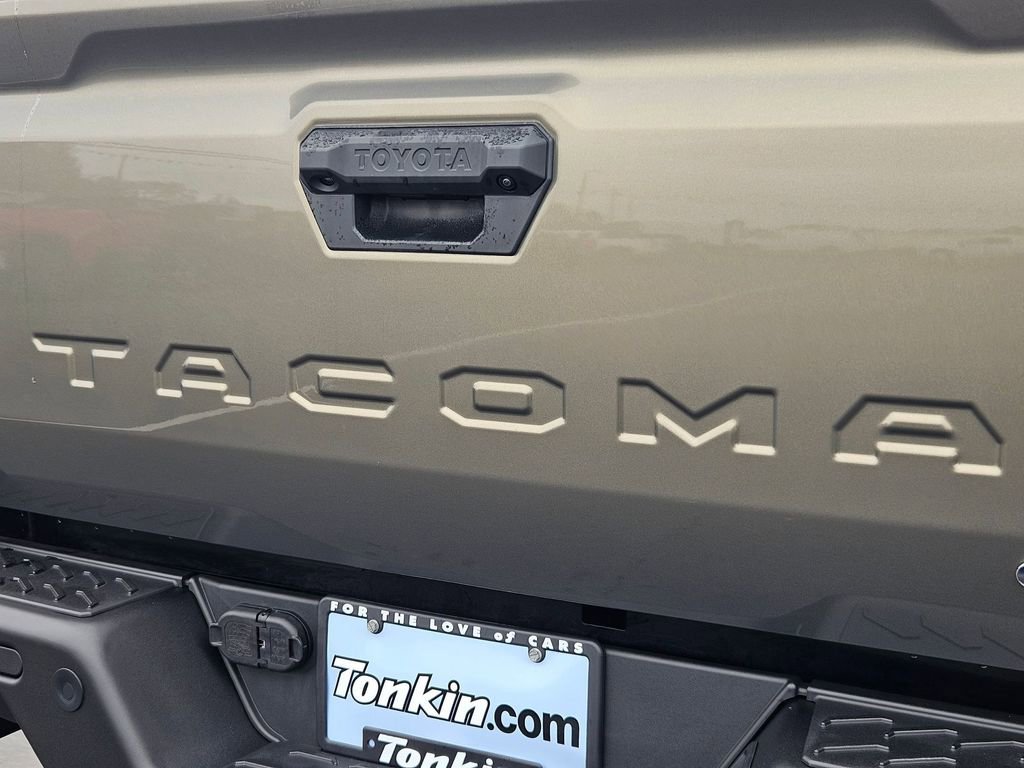 Used 2024 Toyota Tacoma Trailhunter image 34