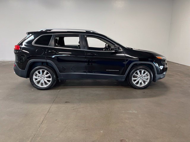 Used 2017 Jeep Cherokee Limited FWD image 2