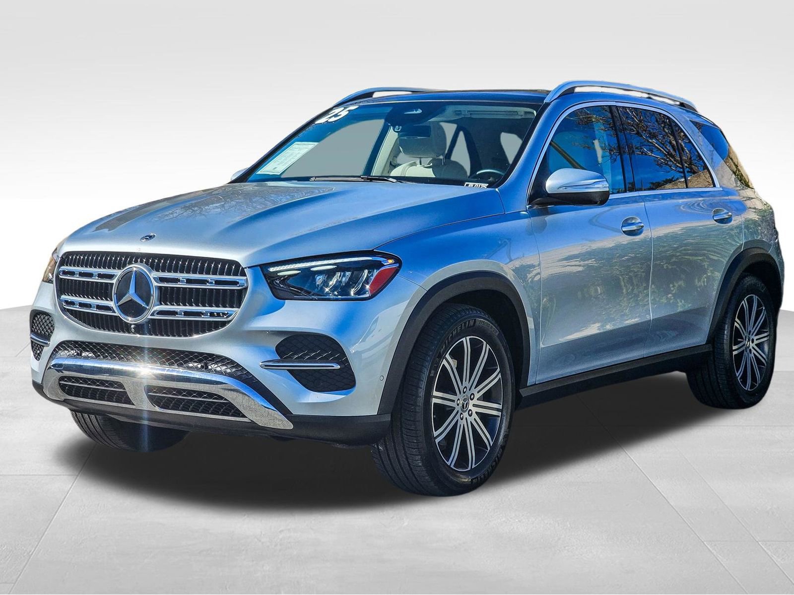 Certified 2025 Mercedes-Benz GLE 350 4MATIC image 3
