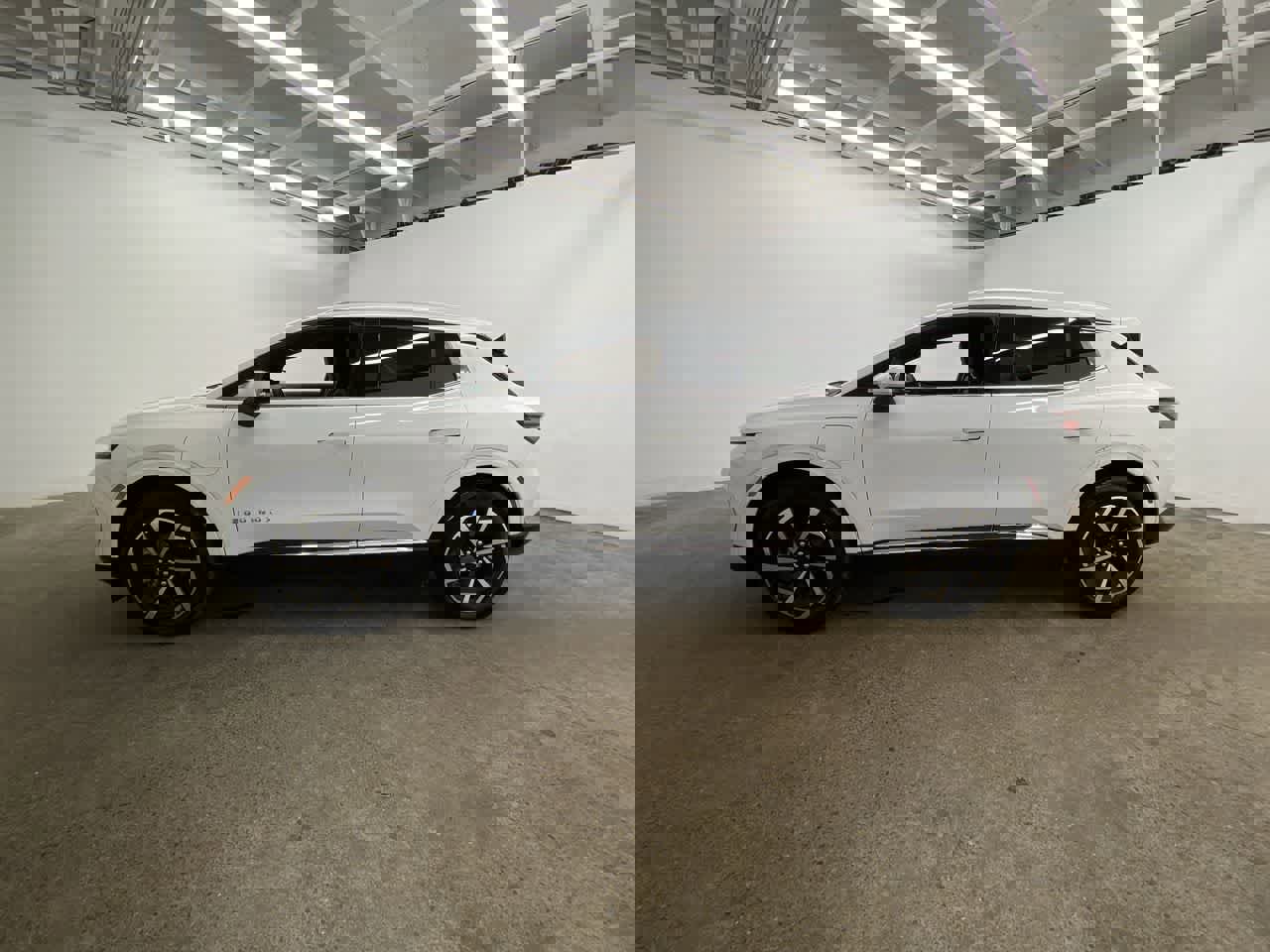 Used 2025 Chevrolet Equinox EV LT w/ Convenience Package image 3