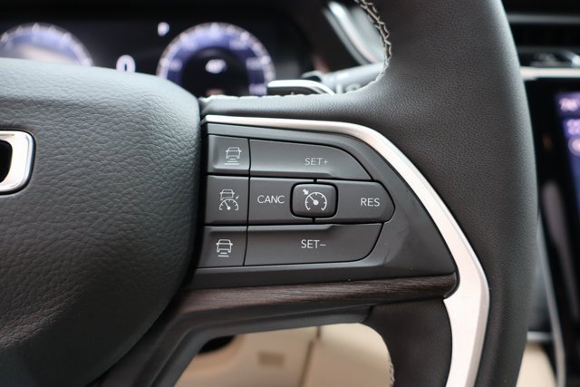 New 2025 Jeep Grand Cherokee Limited image 16