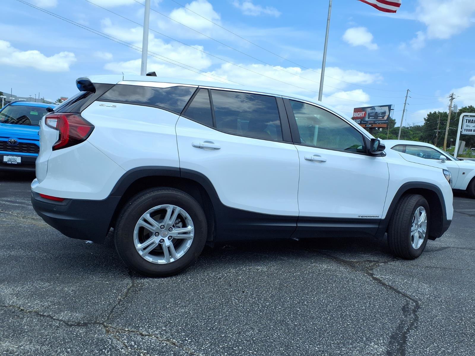 Used 2024 GMC Terrain SLE FWD image 29