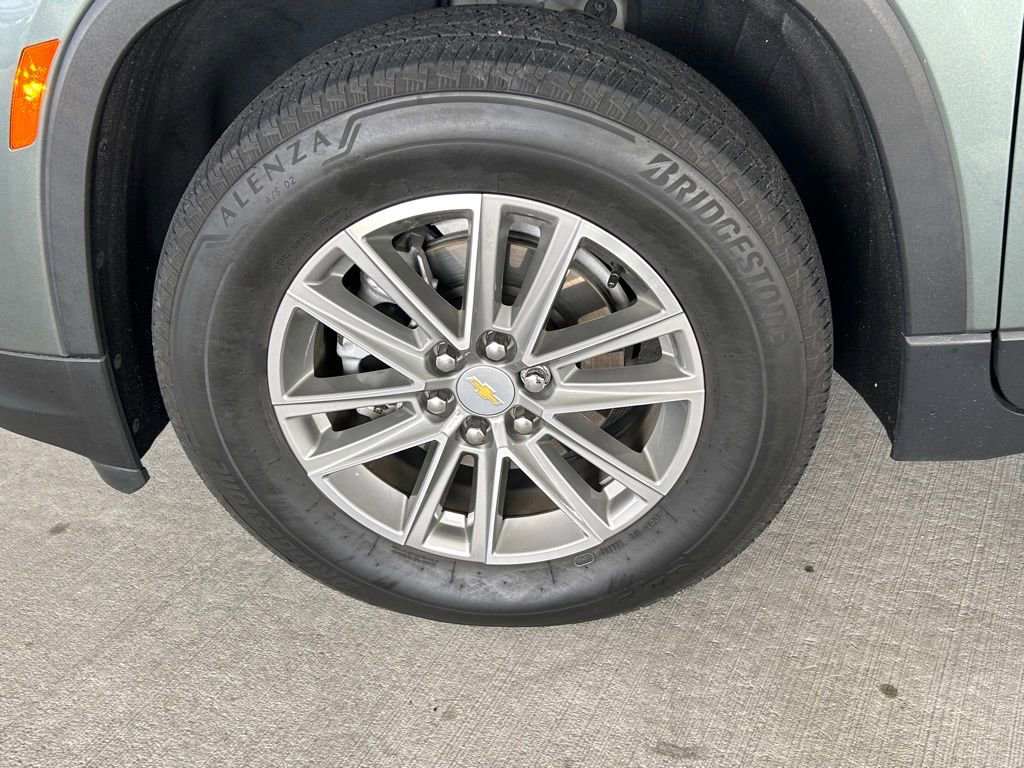 Used 2023 Chevrolet Traverse LT image 30