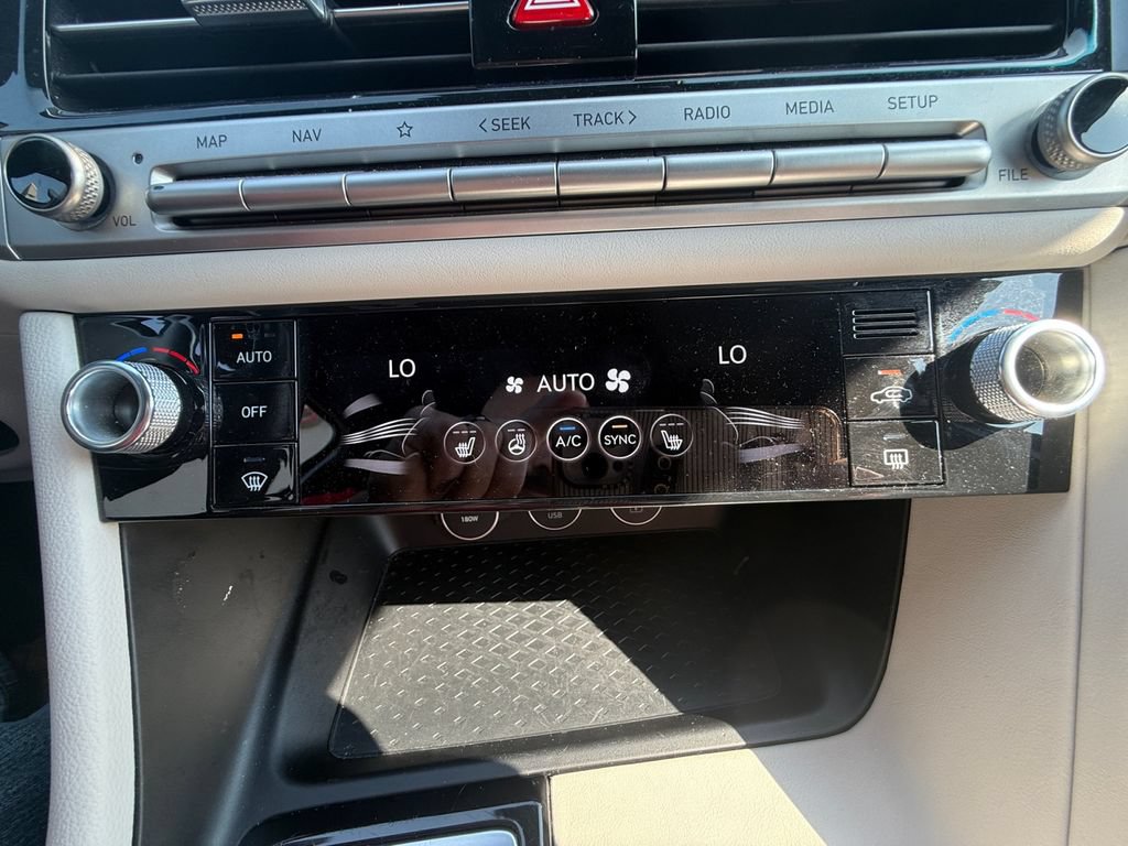 Used 2025 Genesis G70 2.5T AWD/4WD image 30
