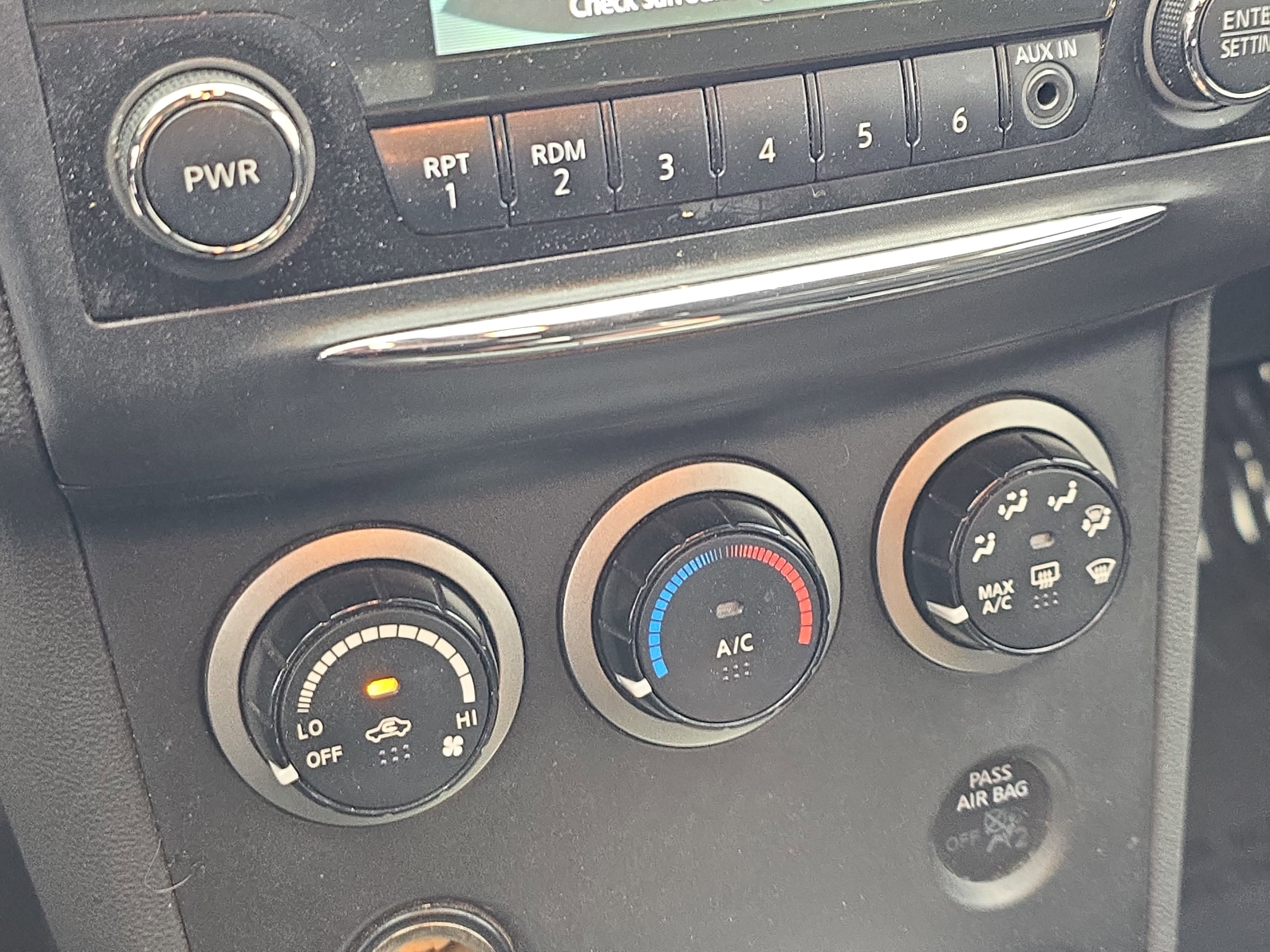 Used 2012 Nissan Rogue SV image 21