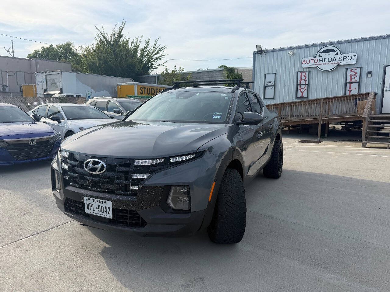 Used 2023 Hyundai Santa Cruz SEL Premium w/ Cargo Package AWD/4WD image 2