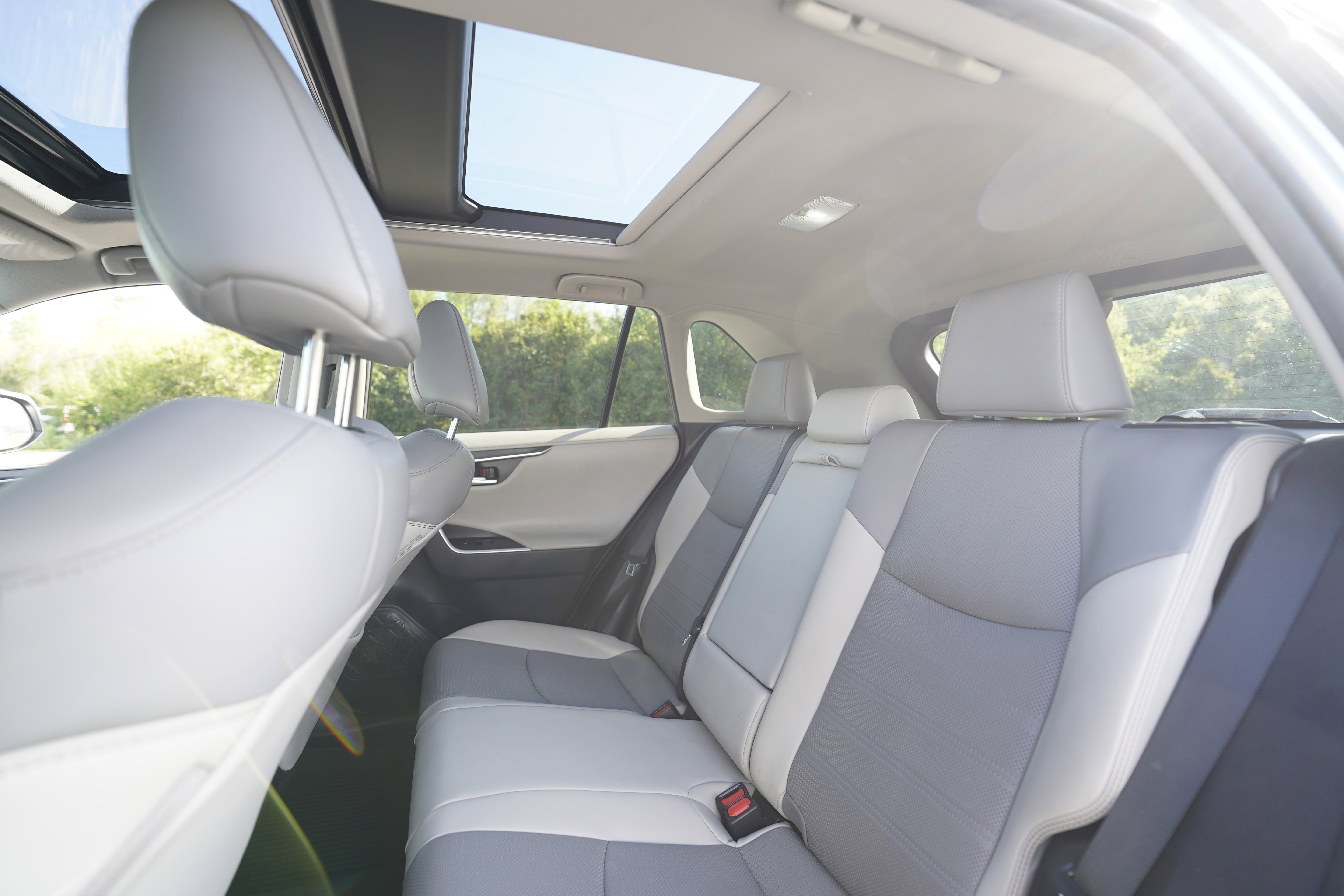 Used 2021 Toyota RAV4 Limited AWD/4WD image 9