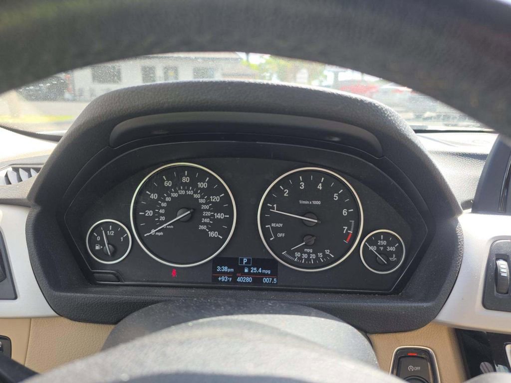 Used 2018 BMW 320i xDrive Sedan image 14