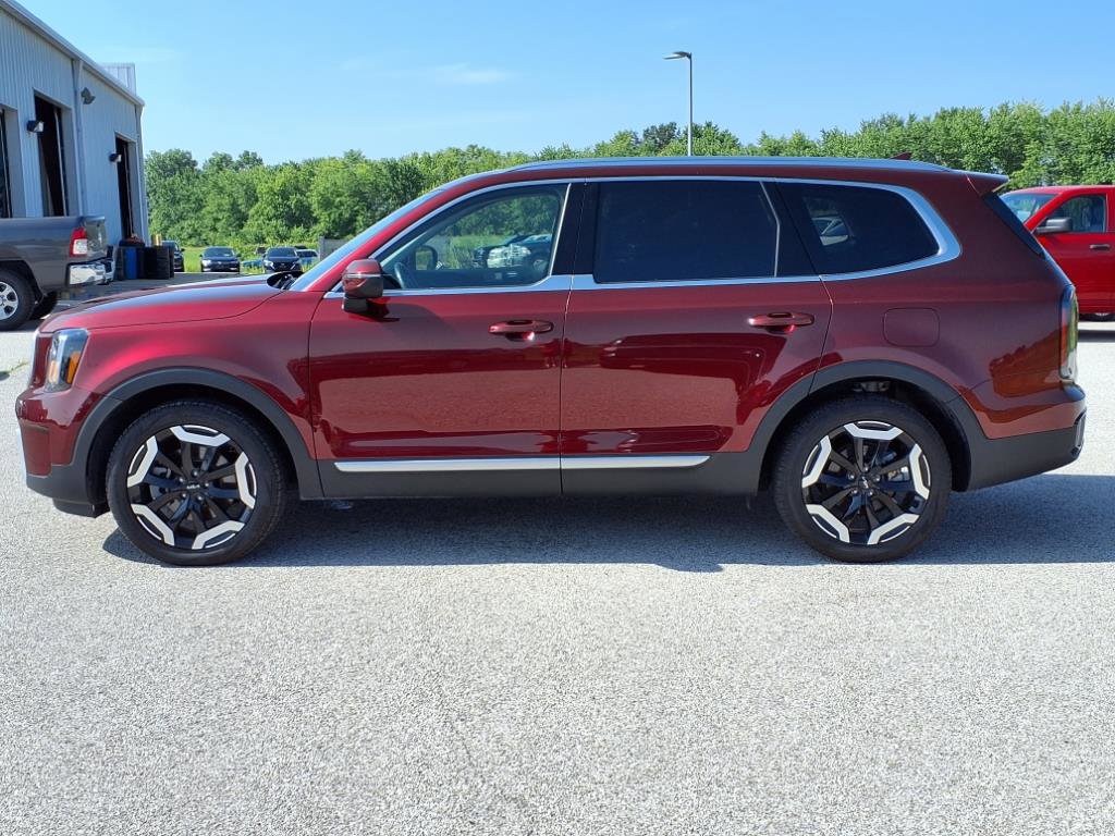 Used 2024 Kia Telluride EX w/ EX Captain's Chair Package image 24