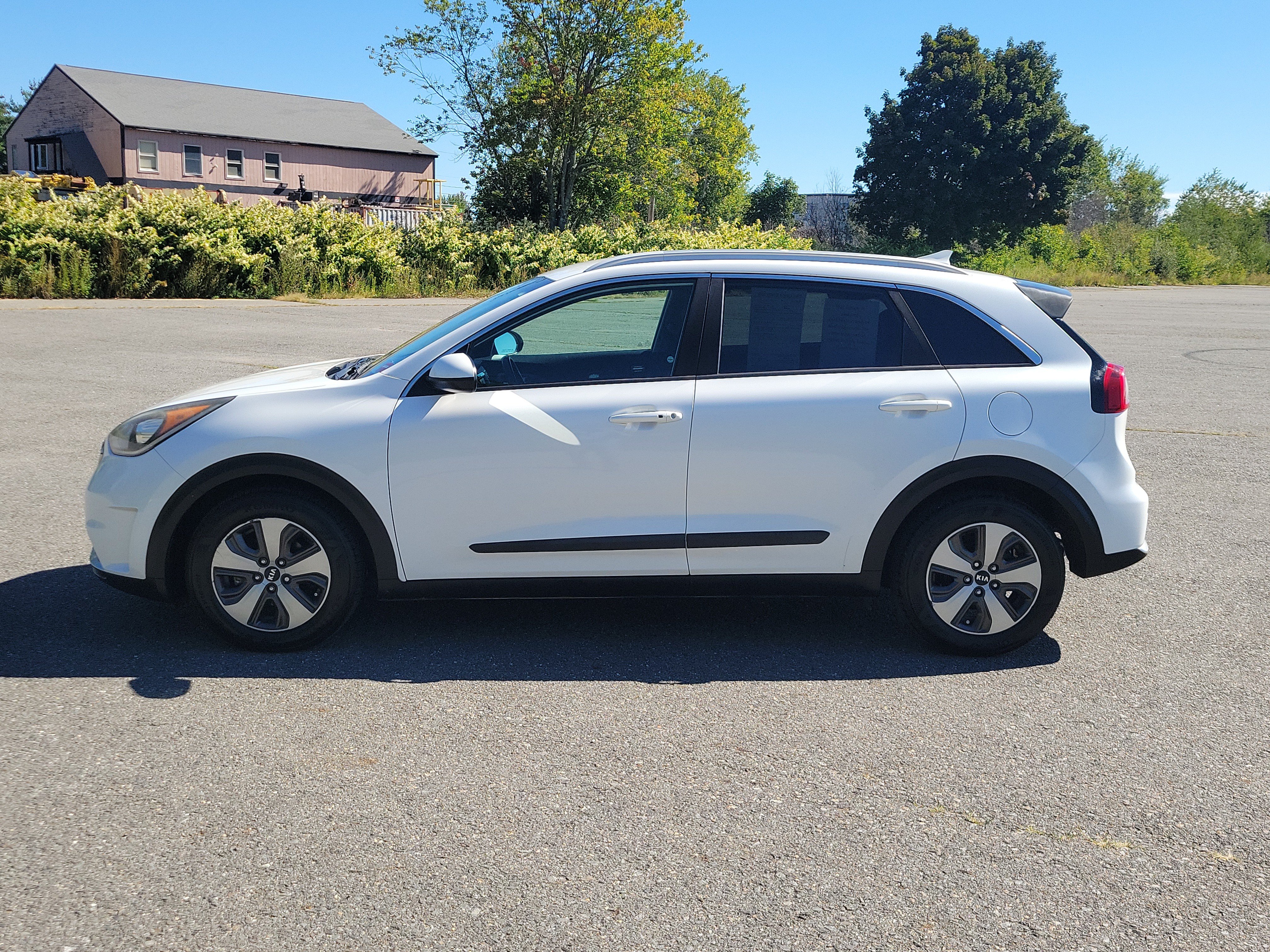 Used 2018 Kia Niro LX FWD image 8
